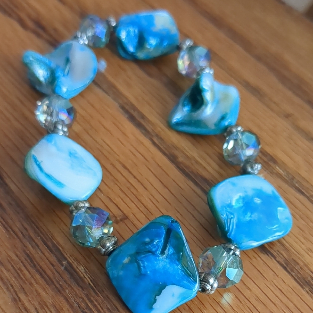 •Stretch Shell/Crystal Women's Bracelet